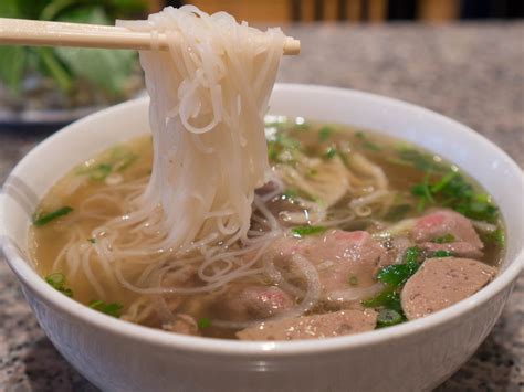 Bowl of pho restaurant - Opening hours: 06:00 - 14:00 and 17:00 - 22:00. Price: From VND 65,000/ USD $2.8. So there is really a Pho restaurant on Ly Quoc Su Street which was opened in 2005 compared with other famous Pho restaurants in Hanoi, which have been selling Pho for generations, Pho 10 Ly Quoc Su is still quite a new brand.